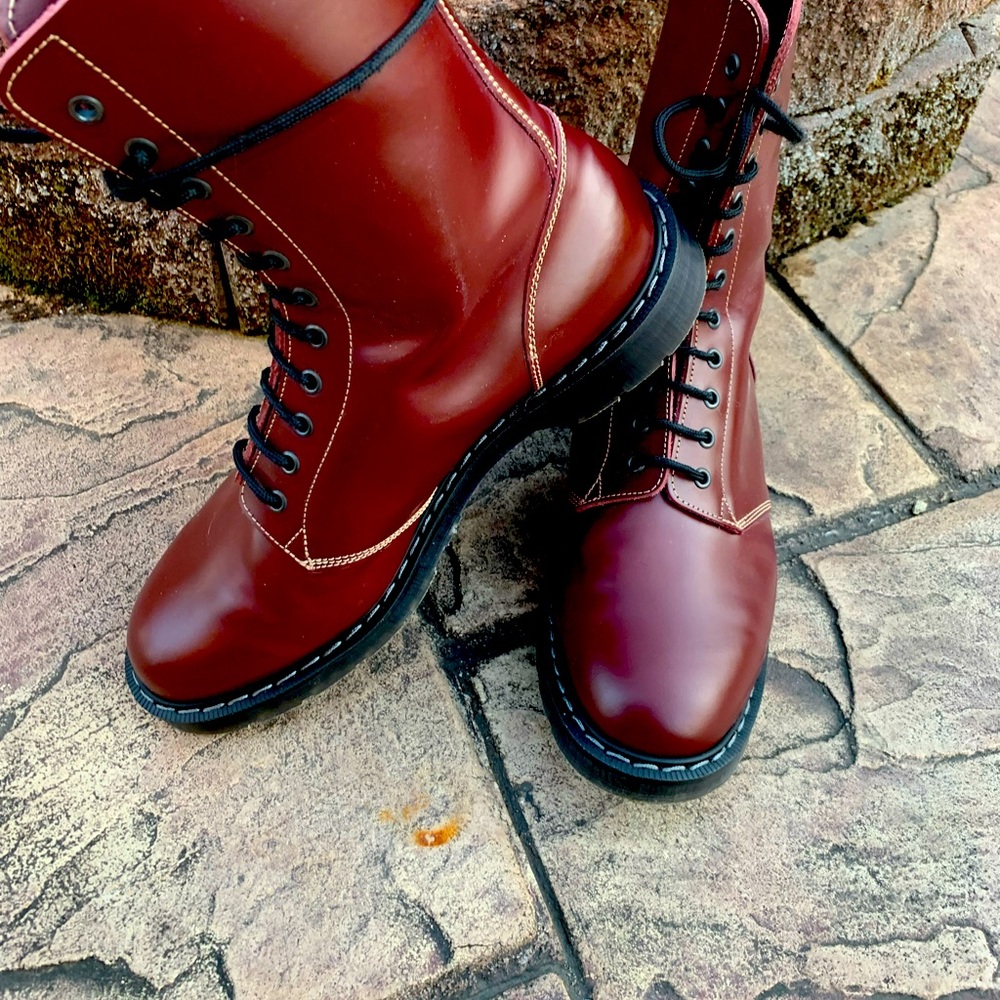 Solovair size 11.5 Astronaut boot 11 eye. Only worn a handful of times.Like new.